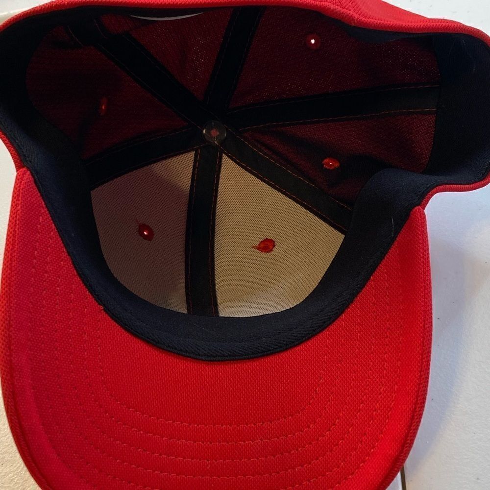 NWOT Under Armour Child Boys Red UA Logo Baseball Cap - Flex Fit Youth M/L - Picture 6 of 6
